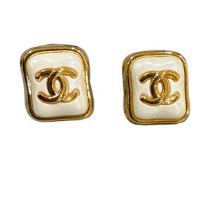 Cute square pearl and gold earrings